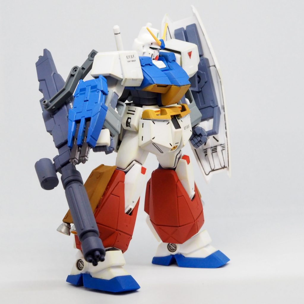 甲乙ライフル、ビームガトリングはアームで可動するので、下から構える事もできます。脚の黄色パーツはボールデンアームズのパーツです。バーニアは余っていたものを適当に付けました。