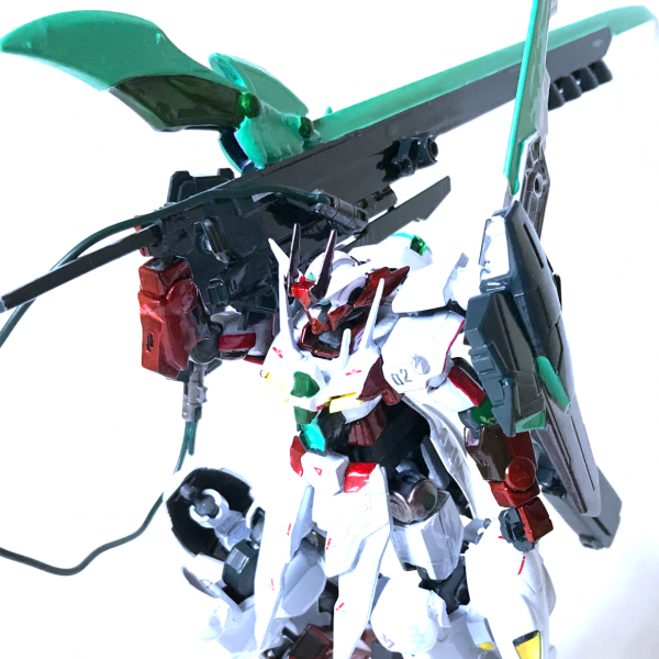 [GN-0000/2b]”00 GUNDAM BROKEN BLOOD”