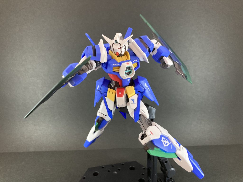 せっかくなので色んなポーズ。悲しいくらい塗装もデカールも剥げていく…