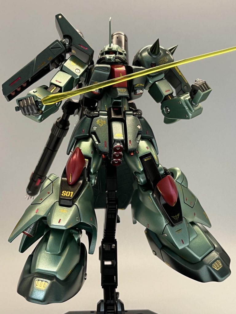ビームサーベルショット1バトオペ2のポージングっぽくしてみました。