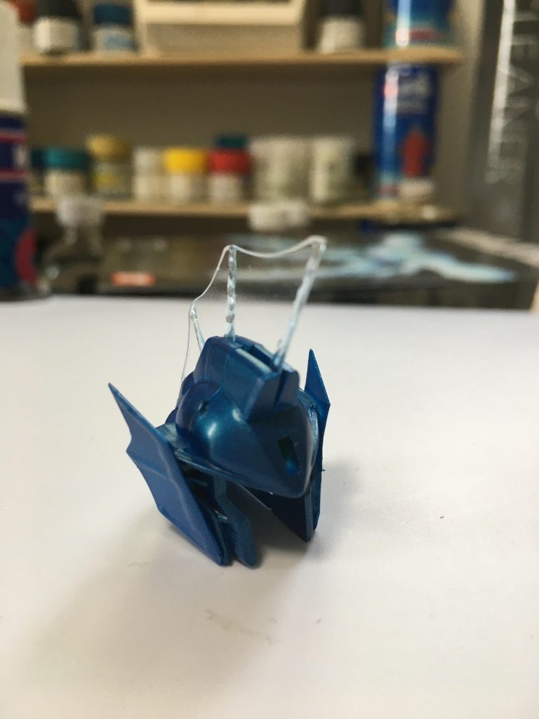 ヒレはプラ板を熱して曲面を出しております。