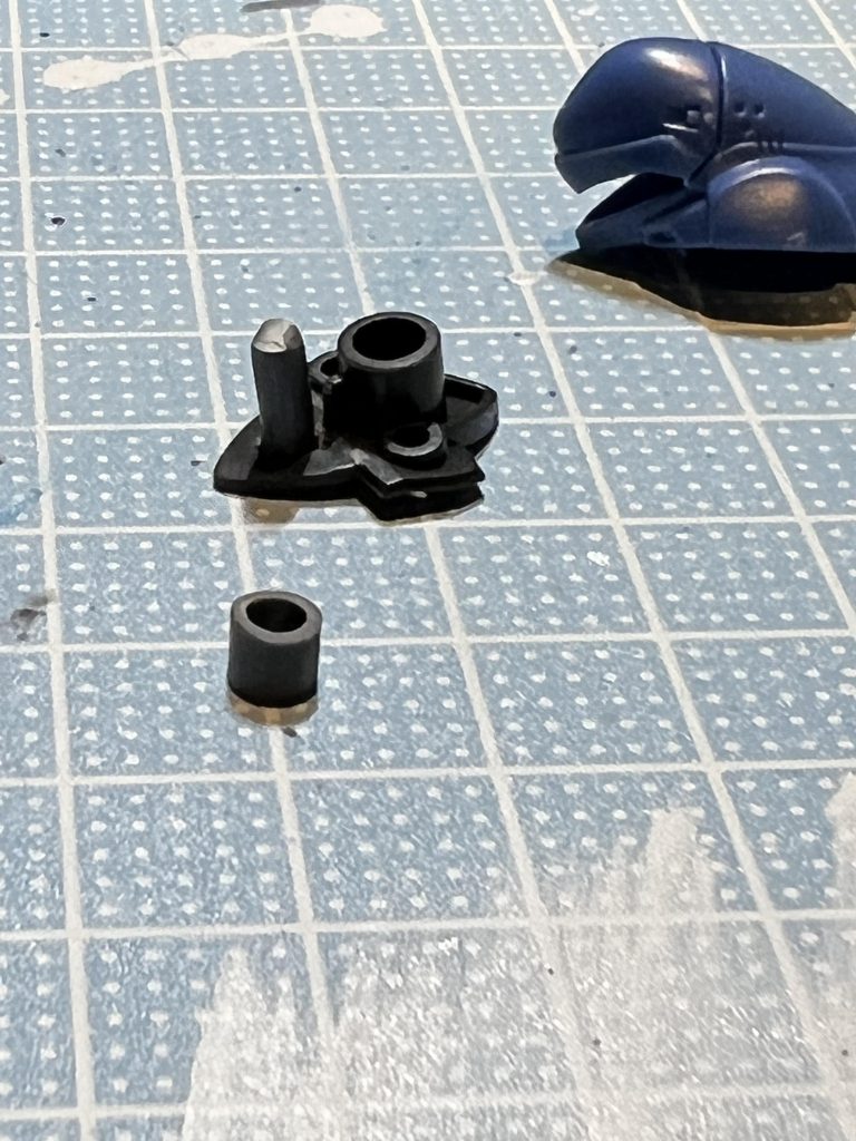 モノアイの回転加工状況。  適当なランナーとプラ材で制作してます(^ω^) モノアイ本体はVCドームを使用しました