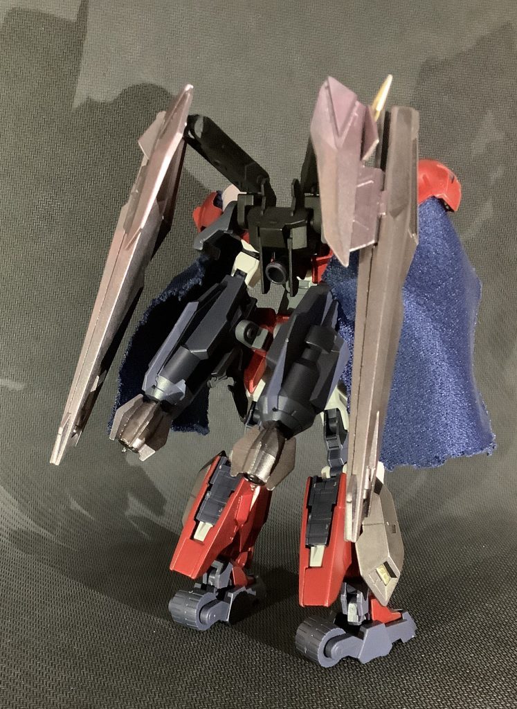 コアドッキング、ソルガンダム・ヴォルケイトV2対MS銃撃戦用アーマー。腰のGNドライブ内蔵ブースター2機による高起動戦闘から近〜中距離を得意とするが、各種レンジに対応する武装をもつ。両肩にはABCマントを装備、背中のバインダーもビームコーティングマントとなっている。名前は某ヨロイからです