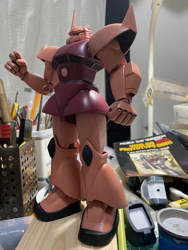 箱絵のゲルググに極力似せて製作しました。