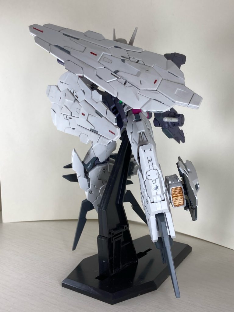 シールドを両手に展開したフルシールド形態。機動力もありレシーバーガンでの攻撃力もあるので、拠点防衛にも高い能力をもつ。