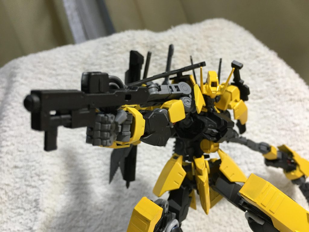 マシンガンを構えるボティス!この銃はオマケ!