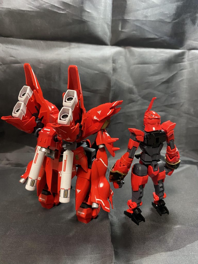 コアシナンジュとシナンジュ聖衣の背面。