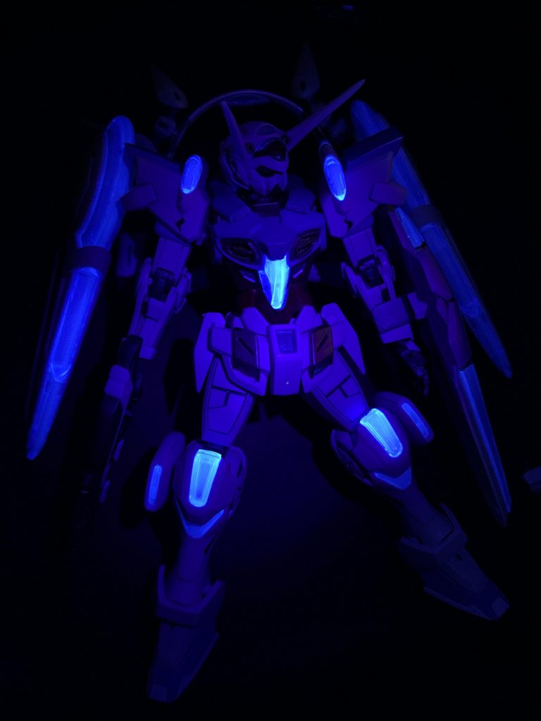 定番なんでやったブラックライトです。これを綺麗に撮りたくてクリア下の塗装はしなかったんですがなんだかイマイチ!
