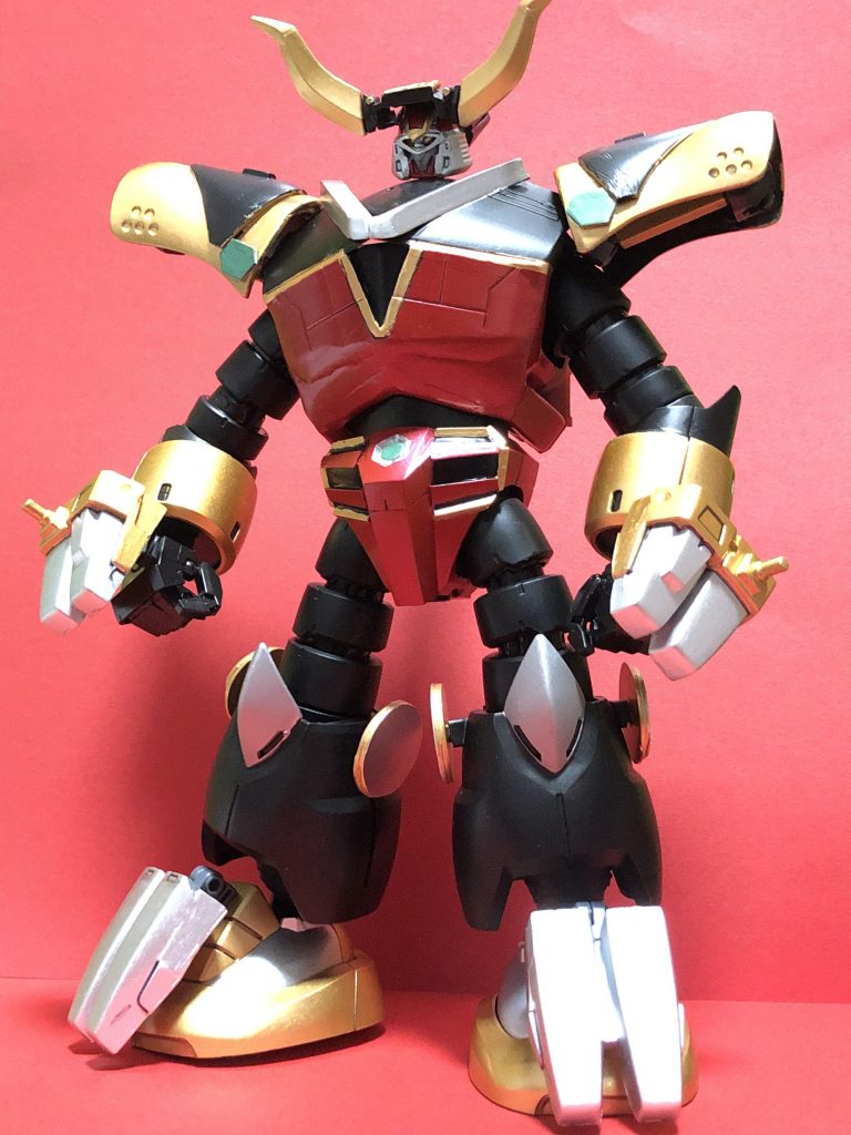 ズゴックを素体に今回はプラ板とパテを極力使わず、ハイゴッグの肩、旧キットトールギスのバーニアを蹄、頭部もトールギスをベースに使うなどしました。