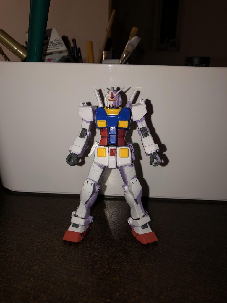 影のみ書き込んだ状態。白いパーツに紫色が見えるところが描き込んだ影です。