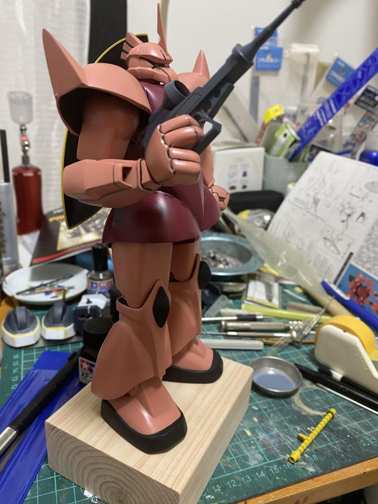 ビームライフルのトリガーを引く指はやはり2本ですね!