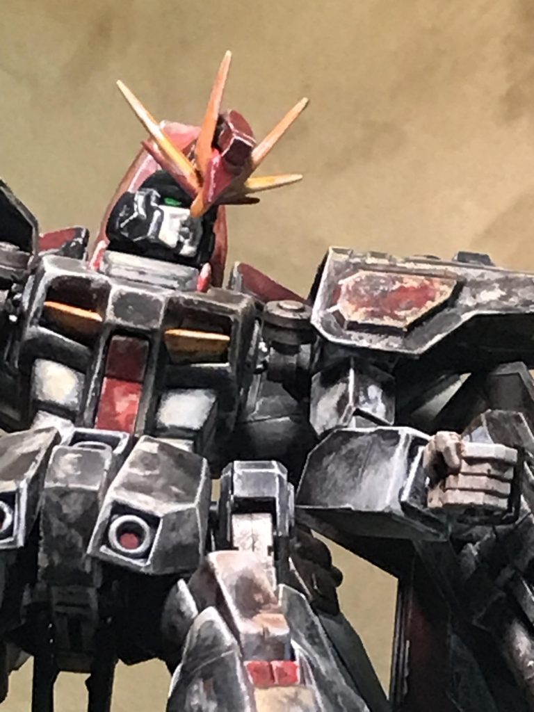 飾っておく場合は背中のウイングしか見えませんが、　江戸時代の大工さんの様に見えない所までこだわって腹側までしっかり仕事をしてみました。笑わかりづらいですが目は蛍光塗料でビコーンさせています。