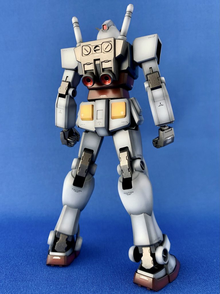 バックショット。関節がスカスカなのがEGの泣き所ですが、パーツの内側を黒く塗り潰せばあまり気にならないんじゃないかと…