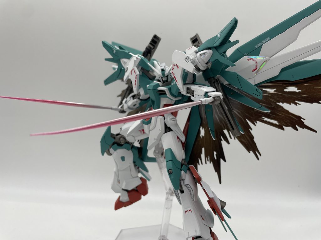 大型の機体ですが、あえてビームサーベルを使っているの特徴です。