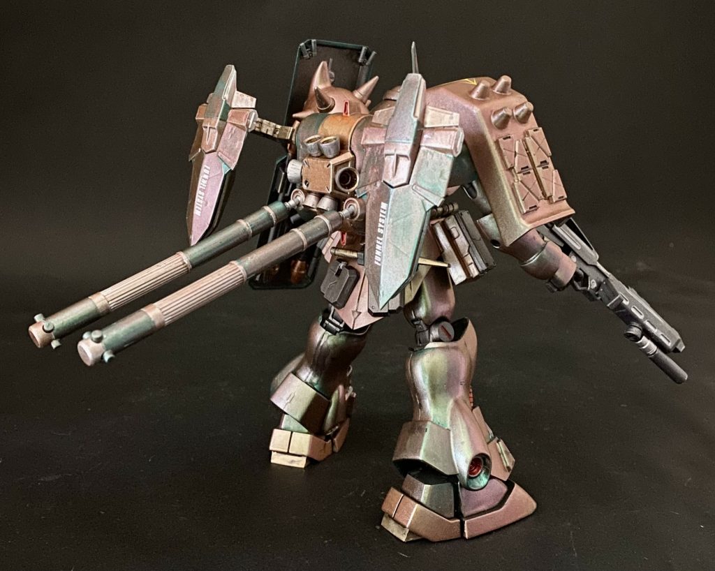 キュベレイ型のファンネルラックを2個装備タンクも付けました。