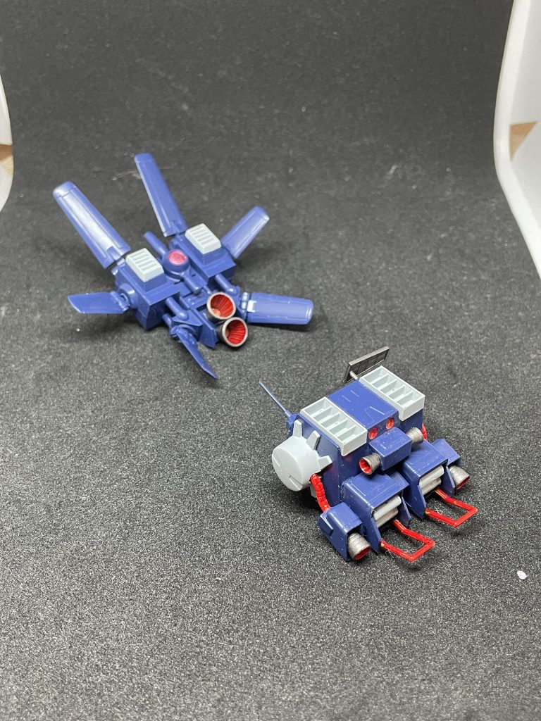 シャア専用をベースに、旧キットマインレイヤー、フリッパーのバックパックを製作、取付できるようにしました。