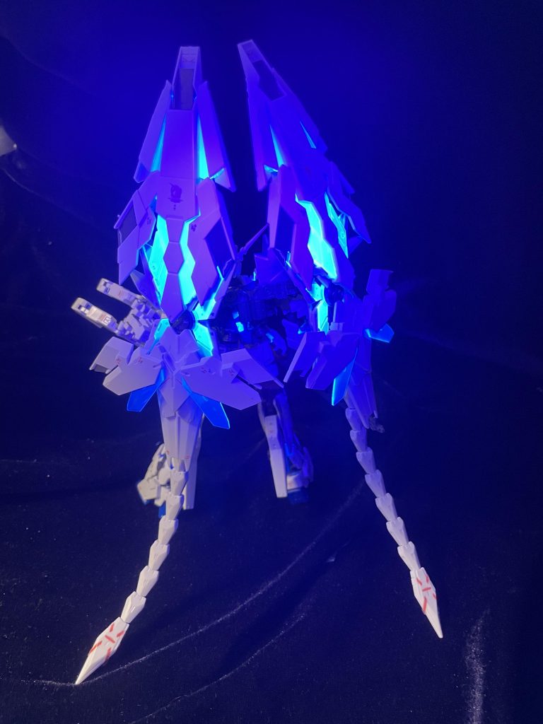 そして光ります。スタビライザーは根本がそのうち抜けそうだったので、瞬間接着剤で固めました。最後までご覧いただきありがとうございました！それではまた会う日まで、ユニコオオォォォーン！！！