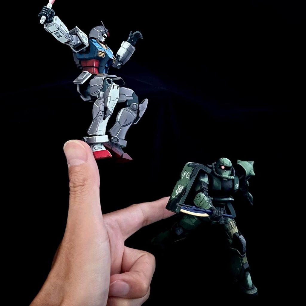 いつもの、合成じゃないよの手入れカット。2体共、このカットを前提にして作成した訳ではないので、陰影めちゃくちゃですが、まぁ記念に、というか雰囲気だけでも作っておこうかなと（笑苦）にしても、iPhone 13 miniはマクロはオモチャ以下のポンコツですが、暗所には強い。