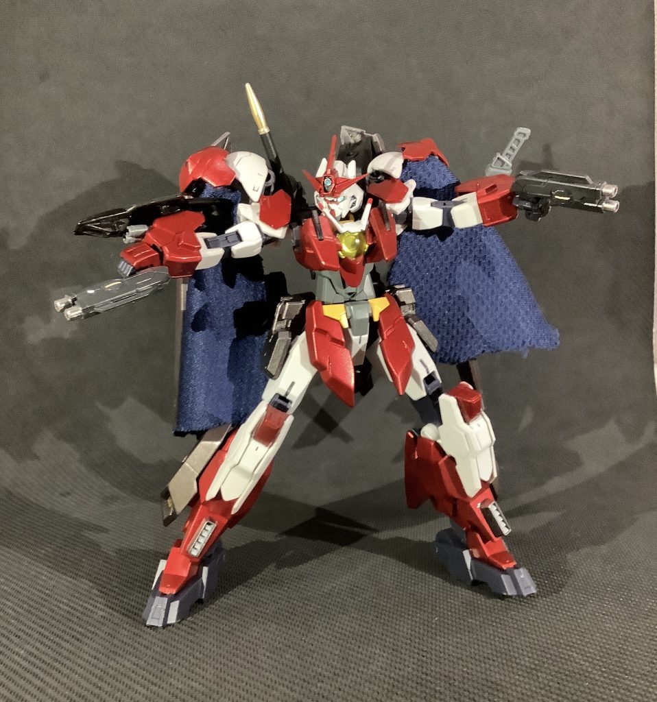 メイン武装はハンドガン二丁、普段はサイドアーマーに装備。小型のビームマグナムを目指し作成されており高火力。威力・連射性共に高いが六発打つことにサイドアーマーに戻しチャージが必要