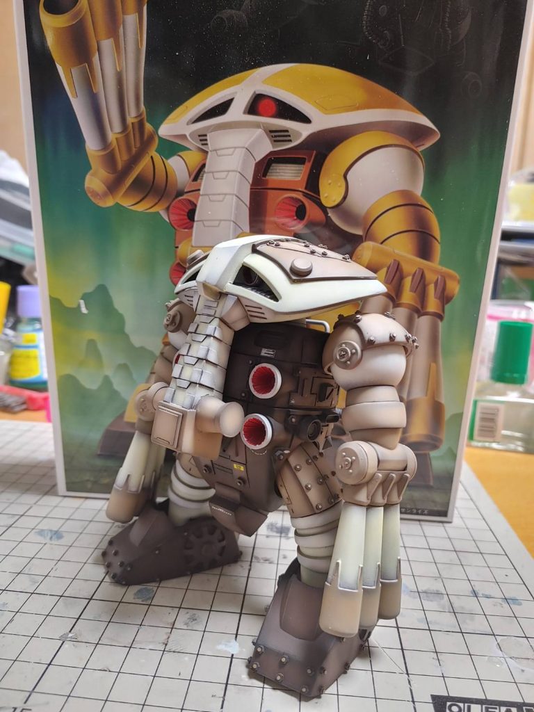 別アングル　胴体もパネルを貼ってますが脇役に徹し色を控えめに。