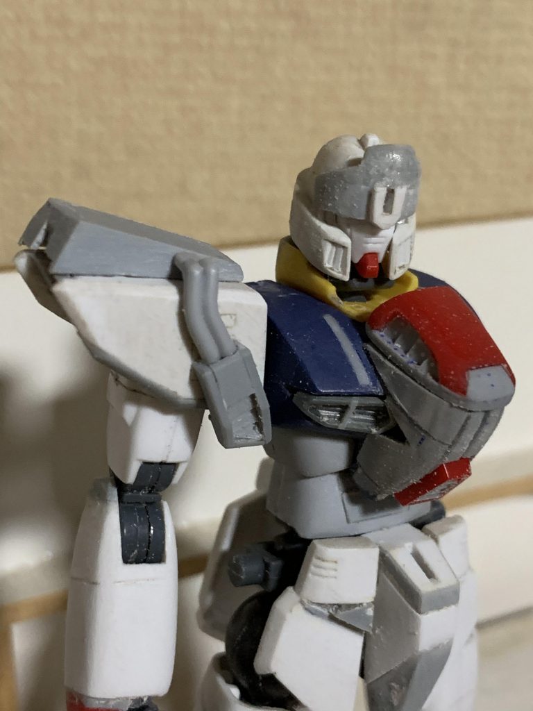 「HGUC ガンダムF91」をベースに、ジャンクパーツとプラ板で大まかに形状出しを行なっています。