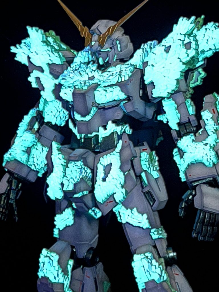 ブラックライトでこんな感じ