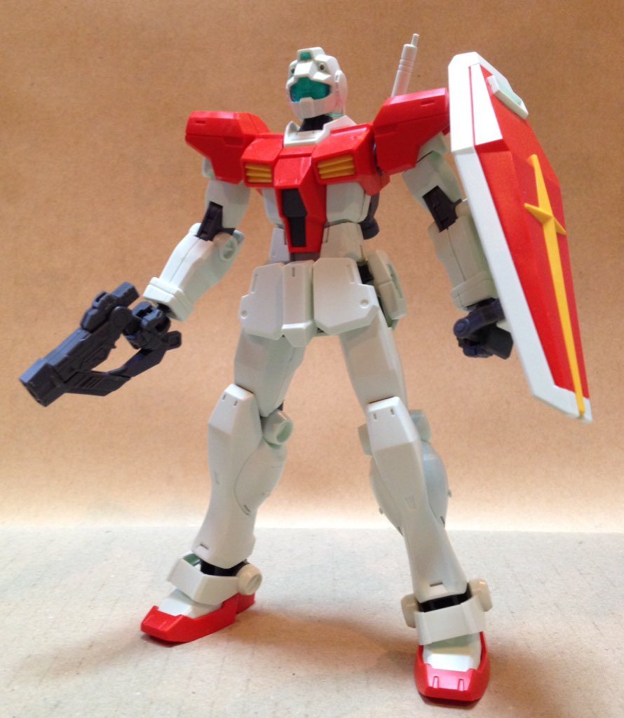 すらっとしててカッコいい身体に丸顔を合わせたら虚弱にみえてしまう…。