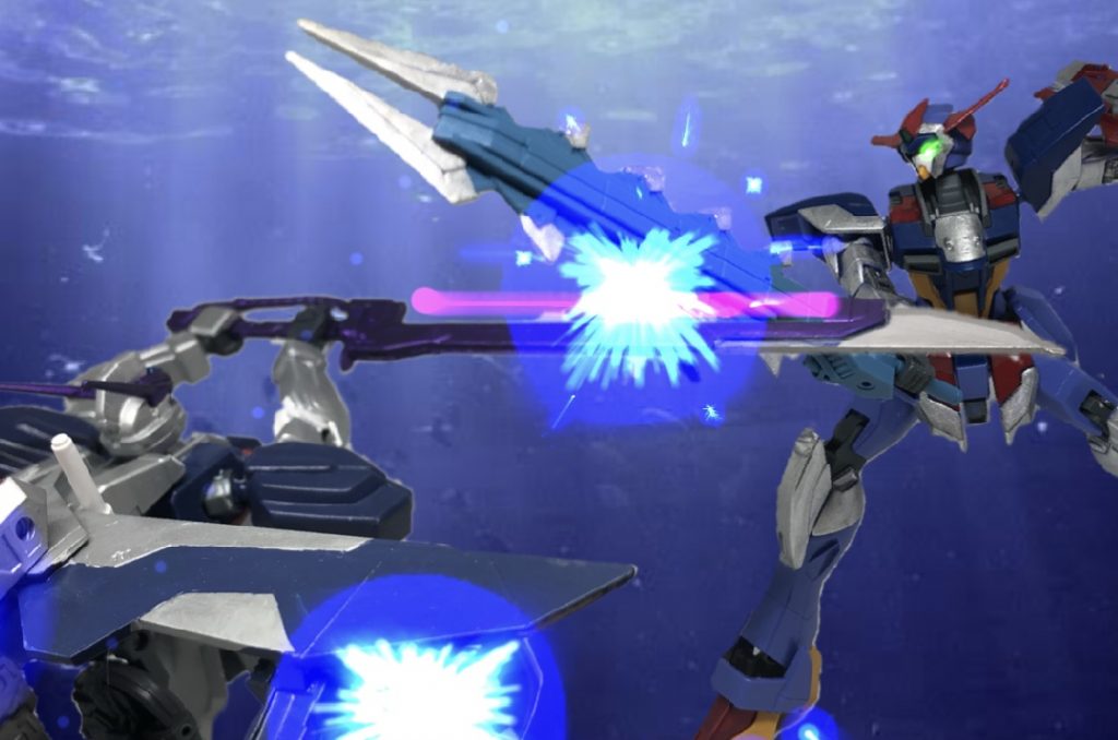 プリスティオスの先端部は予備グリップにマウントする事で耐ビームコーティングされた高周波ブレードとして運用が可能。ランスでは間合いが不利な相手との交戦や他の武装が破壊された時に使用される。