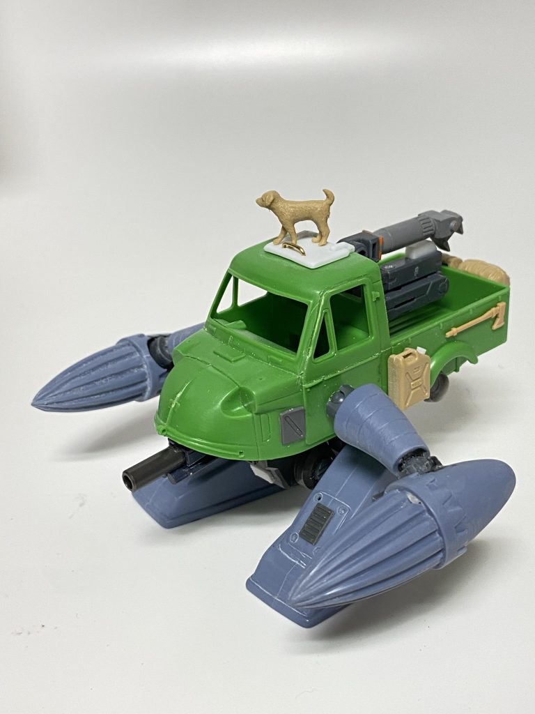 ドアに腕が着いてる設計でドア開きそうに無いので、乗り降り用のハッチを屋根に取り付け。そして遂にイッヌ登場!!