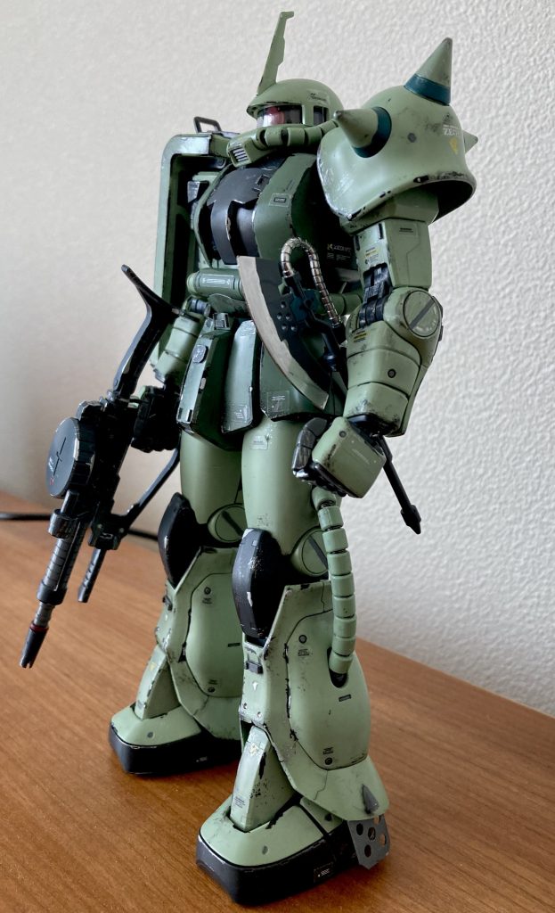 足元の穴の空いた謎のパーツは雰囲気です。かっこよければいいのです！偉い人にはそれが分からんのですよ！！！