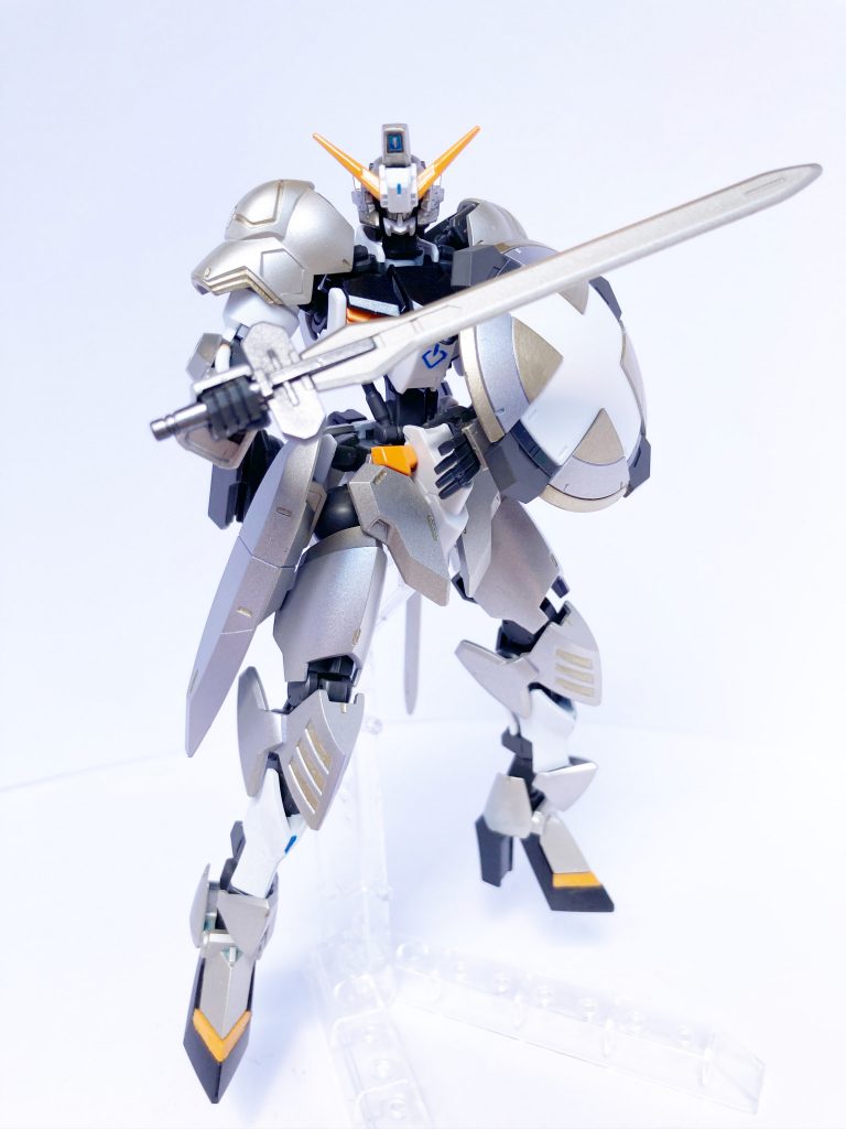 シールド＆ブレード　対MS用の汎用兵器。ガンダム・フレームの力とヴァルキリア・フレームの機動性を生かした接近戦を可能とする。