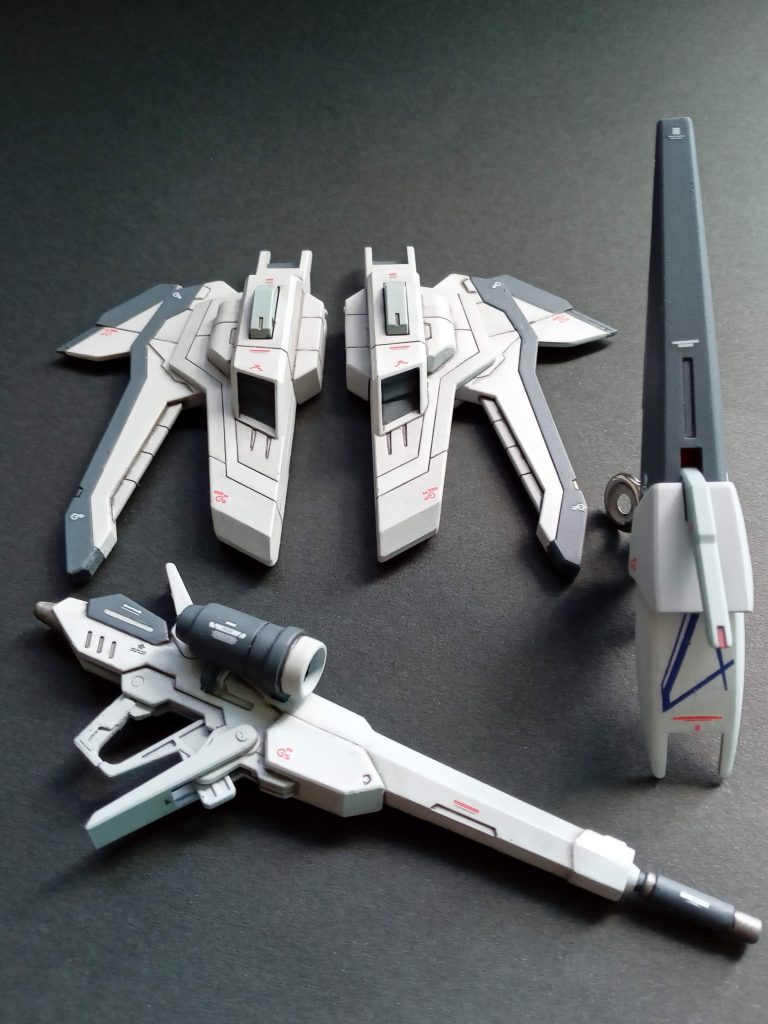 装備類。ウィングも元ネタのZっぽくカット。色も青を使わずグレーでまとめました。