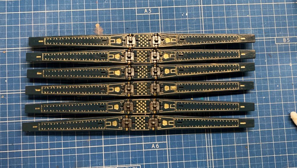 フィンファンネル内側、ゴールドでスミ入れ