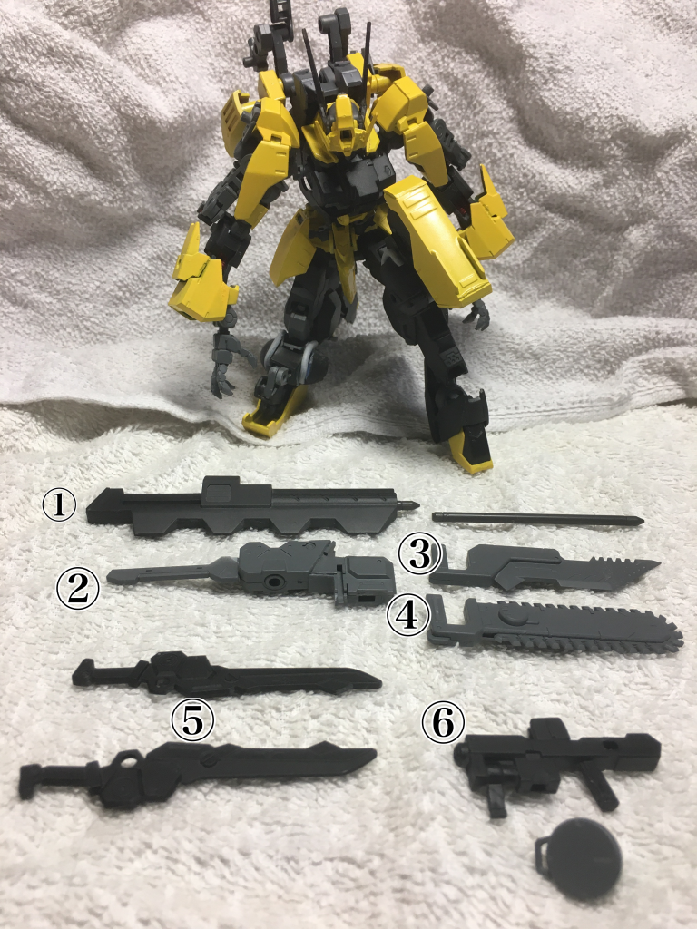 ハイ、と言うわけで鉄血本編後の世界に生きる機体と言うテイで作りました!(ニガテナヒトゴメンナサイ!)ガンダムボティスです!そして武装紹介いかせてもらいますよ!オリ武器企画ですからね!①パイルバンカーブレードとリロード用パイル②スイッチバッド③スイッチナイフ④スイッチソウ⑤肩部マウント式小型ナイフ⑥ドラムマガジン式マシンガンと替えのマガジン