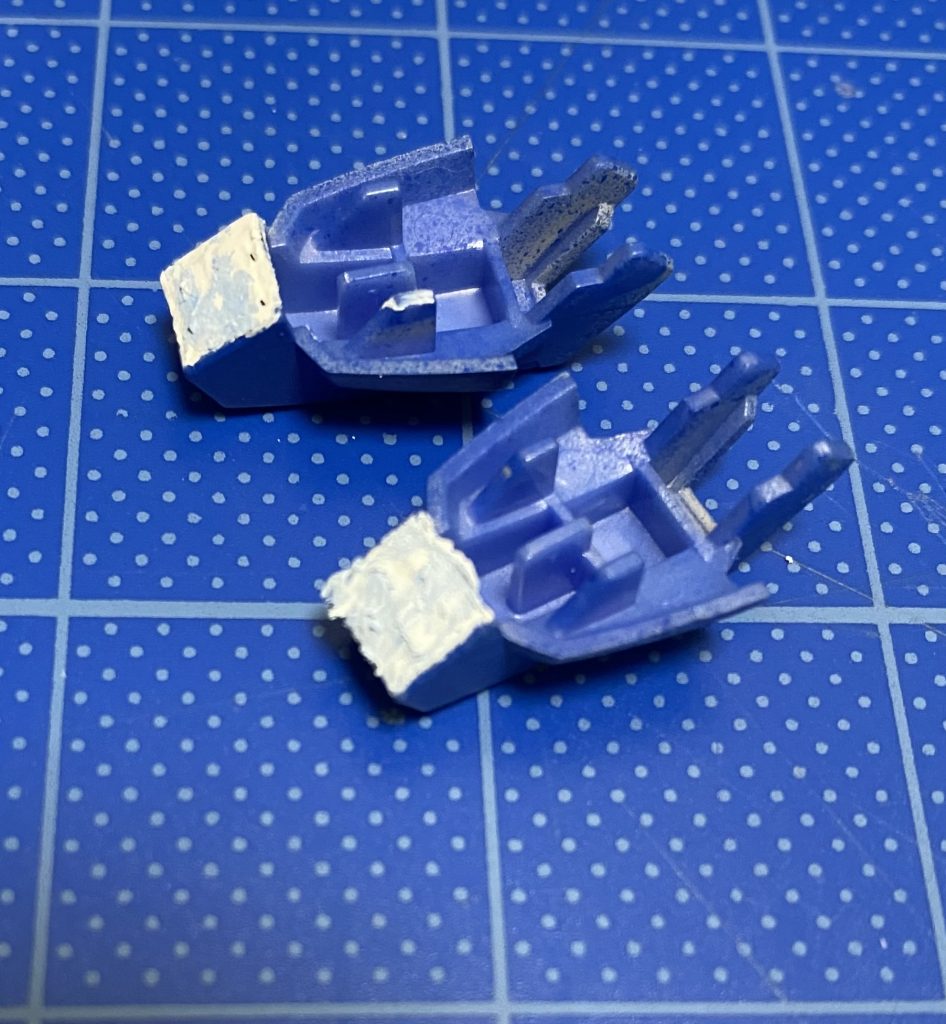 いくつか中抜きの穴を埋めておきました。