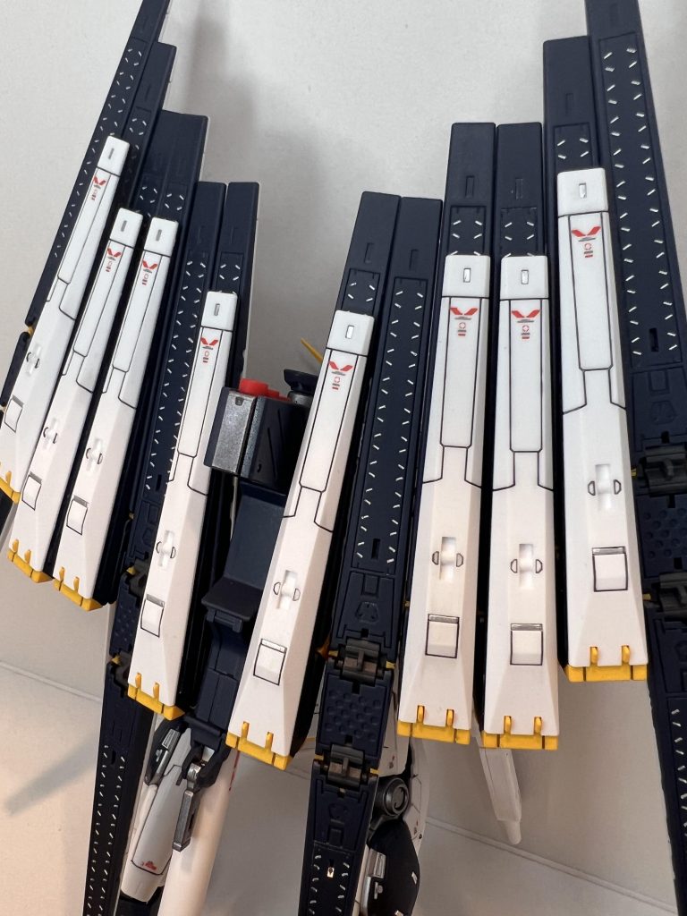 ダブルフィンファンネルということで全部で12枚のフィンファンネルを制作、さすがにこの時はモチベ維持が大変でした、、