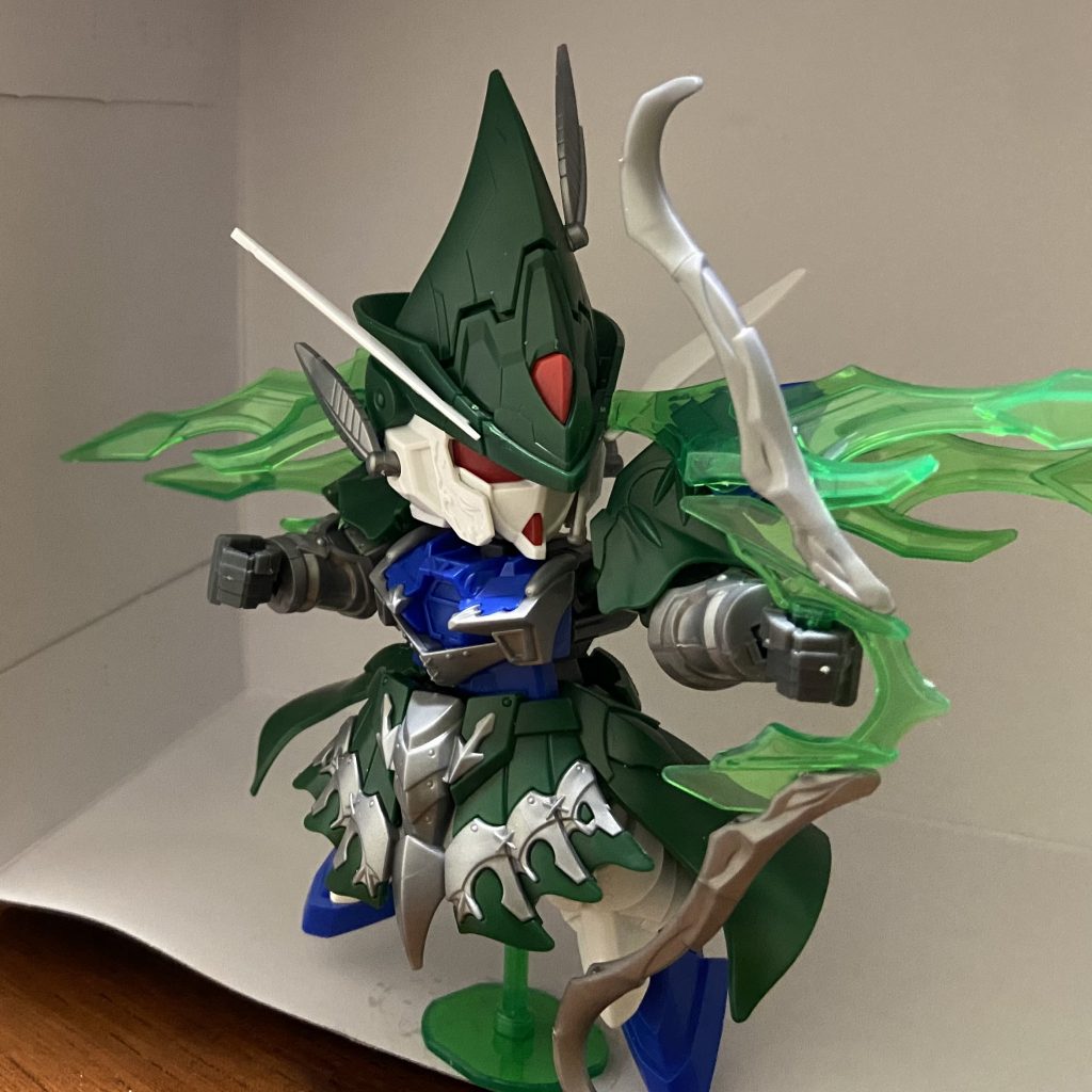 非常に良くできたキットです!ただ、弓を引こうと思うと色々難がありまして💦①右腕の角度がダサい。②首の座りとフェイスの造形でなんか顔が大人。③開脚に気をつけ感がある。④矢がない。⑤腰横のひらひらがお腹に干渉してヒラヒラしない。この辺を主な改修ポイントとしてます。