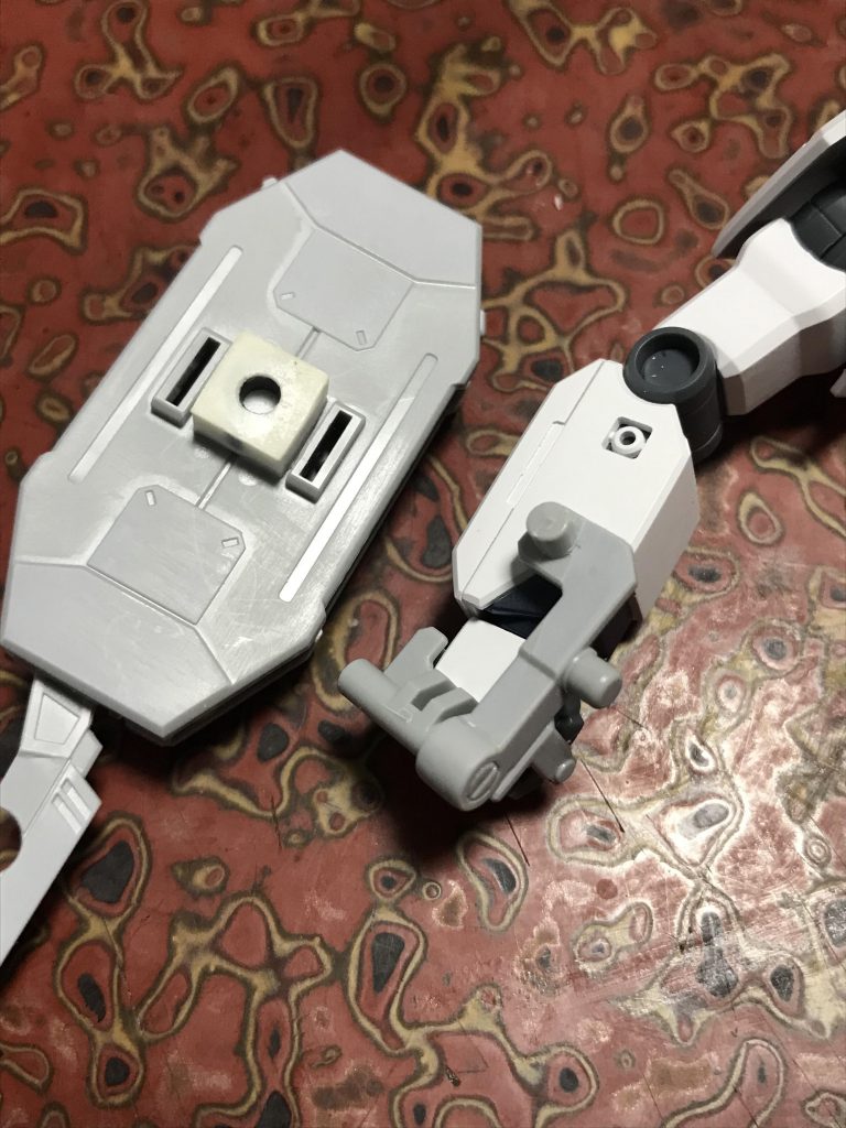 組み替えギミックが要なので、ジョイント接続部はヘタリ防止にポリパーツ接続に変更しています。