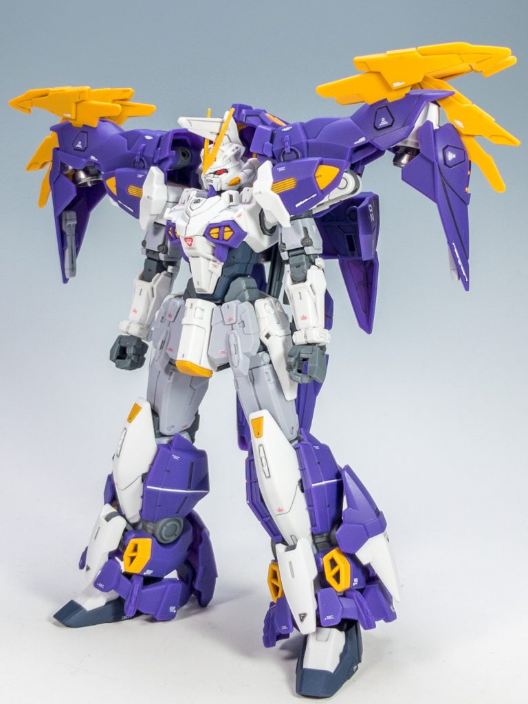 フロントビューです。今回デザインのアレンジで、だいぶスタイリッシュになりました。デザイン自体もだいぶ複雑化してますね。立体物としては、なかなか完成度高いと思います!