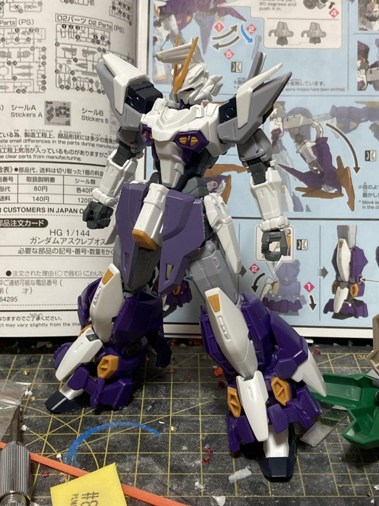 改造途中フェイス部分は個人的に飛び出し気味に感じたので、奥に入るよう加工してありますこれに際して首の接続はボルアムに置き換えてます