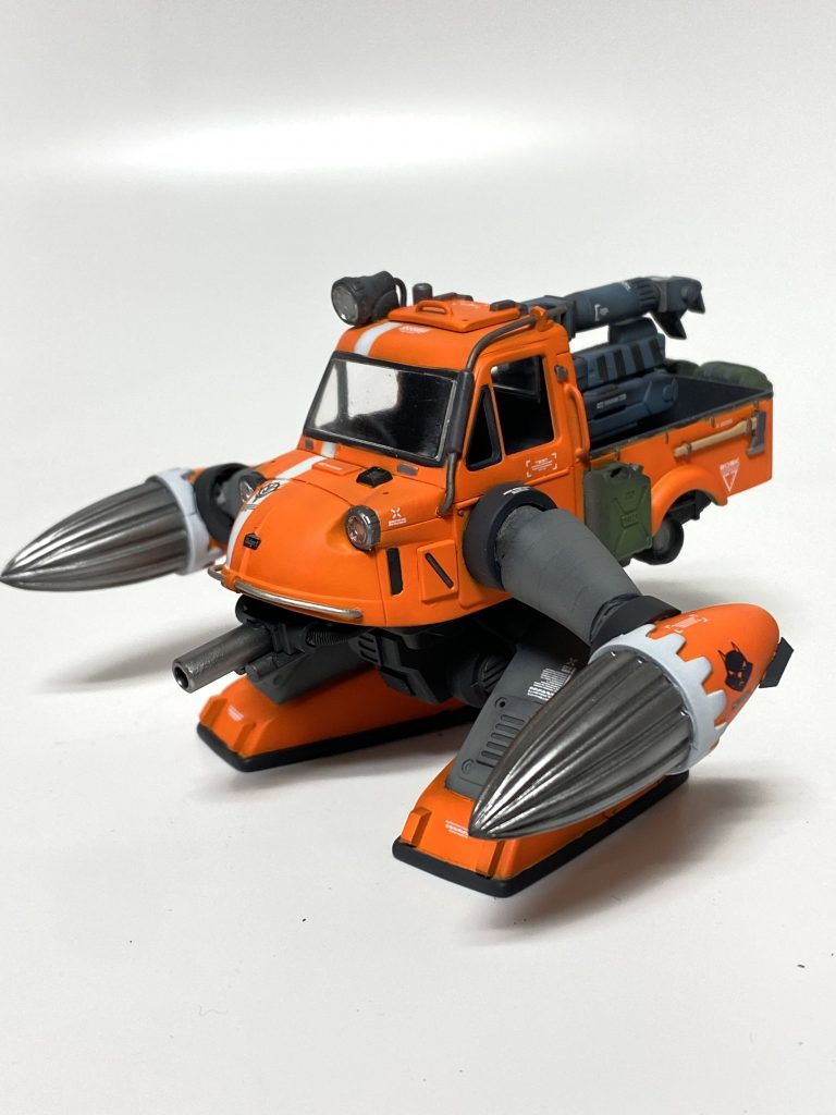 塗装、マーキング完了! 結局、小物を先に塗装し地道にマスキングしてオレンジをエアブラシで塗りました。オレンジ色は蛍光オレンジ混ぜてポップ風味を演出。