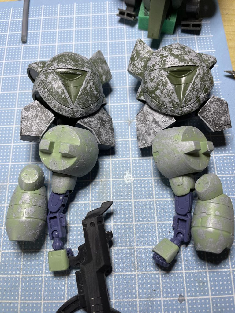 ザラザラの表面にする為に溶をパテを写真の様に塗り付けてみました。