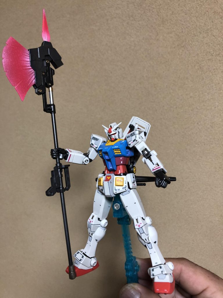 ビーム部分はホワイトでハイライト?を入れて蛍光ピンクで塗装、仕上げに薄くメタリックピンクを吹いて有ります。関節、バーニアはガイアEXクリア100% 武器はEXクリアとスムースクリアを7:3の混色、外装はEXクリアとスムースクリアを3:7で混色した物を拭いてフィニッシュです。書き忘れましたがイエローも首元だけ半塗装しましたがイマイチわかりません。見てくれてありがとう😄イイネやコメントをくれる方々、フォロワーの方々全てに感謝です😄