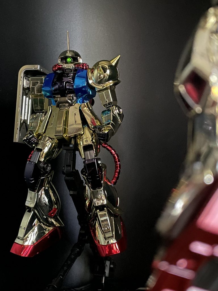 少しでもシャープに見せるため、腰回りの動力パイプは撤去。