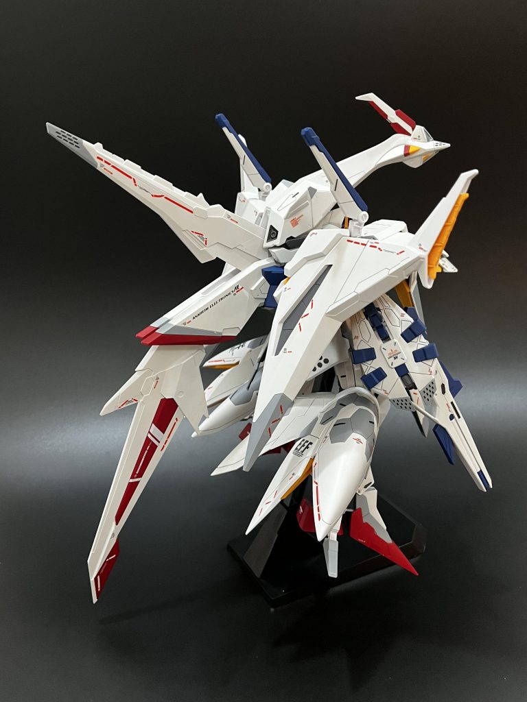 FFユニットの頭から尻尾のパーツですが、トップコート時に分解がめんどくさかったのでそのまま吹いていたら、手にあたって塗装が剥げている箇所があります、、、背面で目立たないので放置しております、、、