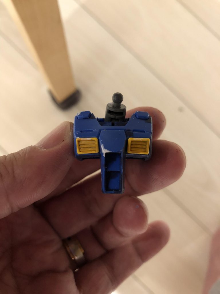 光源を設定し、光が当たるところにハイライトの白を描き込み。