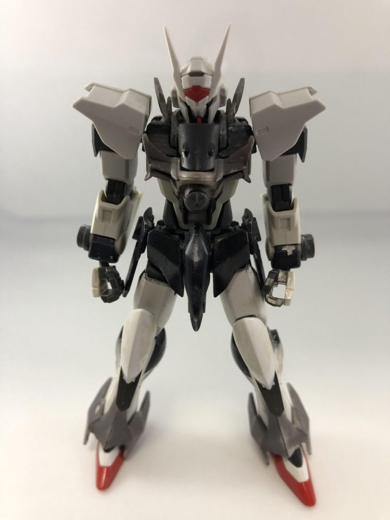 素体・正面。折角塗装したのですがブンドドしすぎてところどころ塗装が剥げてしまいました。