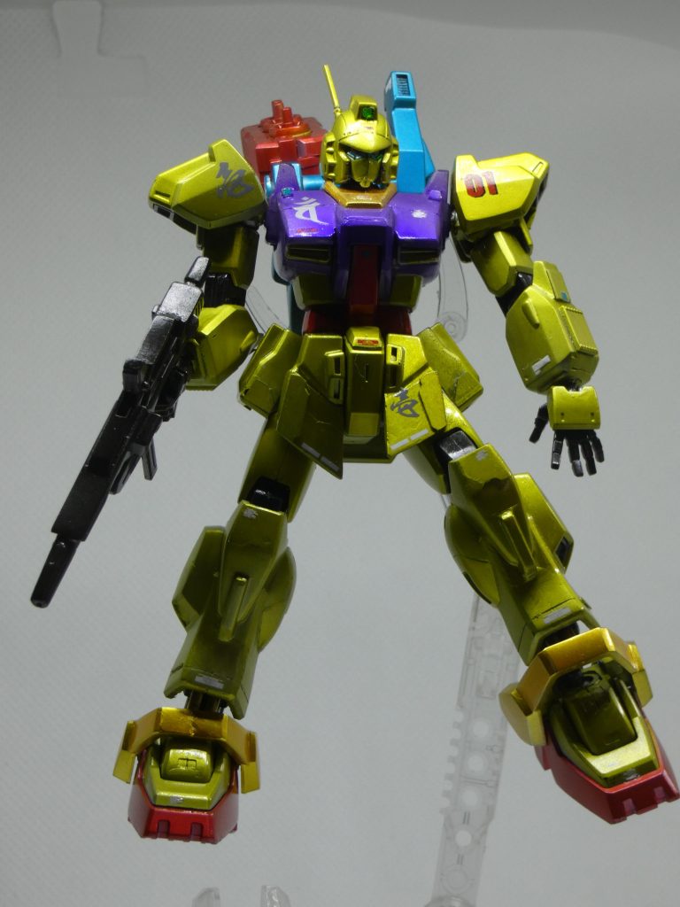 本機は開発製造が遅れているデルタガンダム(百式)がロールアウトされる間の繋ぎ役としてAE社に送られた1号機を一部改修強化した機体である。ボディカラーは百式と同じビーム・コーティングとしての効果を持つエマルジョン塗装が施されておりそのため金色に変更された。