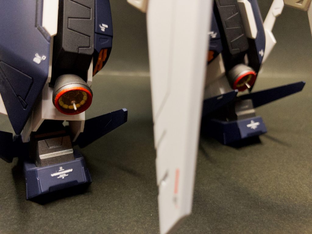 脚部バーニアはキットのものにビルダーズパーツHD MSバーニア01 1/100のパーツにICソケットの丸ピンを組み合わせました。