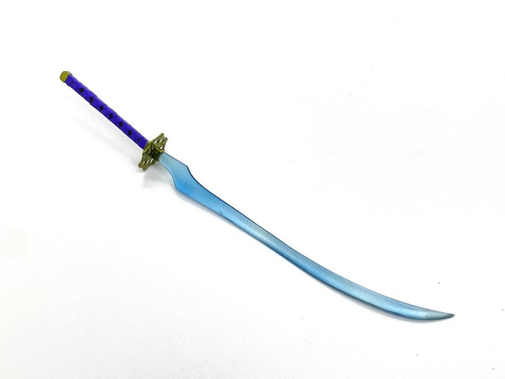 スクラッチの刀型ビームソード雷切です。柄はプラペーパーを細長く切り出して、本物の刀の柄糸の巻き方と同じ巻き方で巻いて作りました。ビーム刃はクリアレジンです。